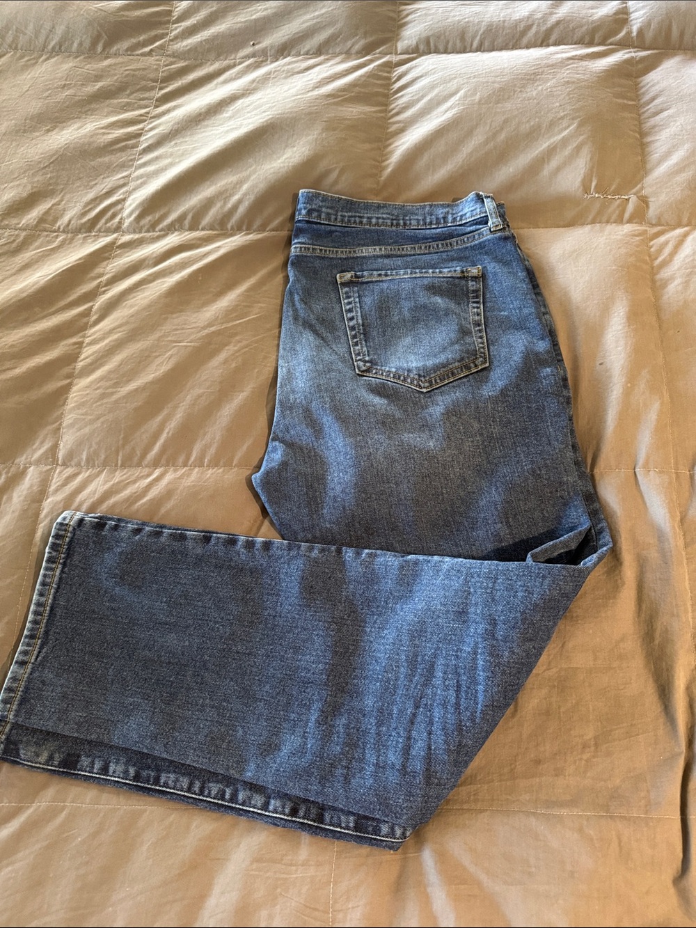 Amazon Essentials Men's Straight Fit Blue Denim Jeans
